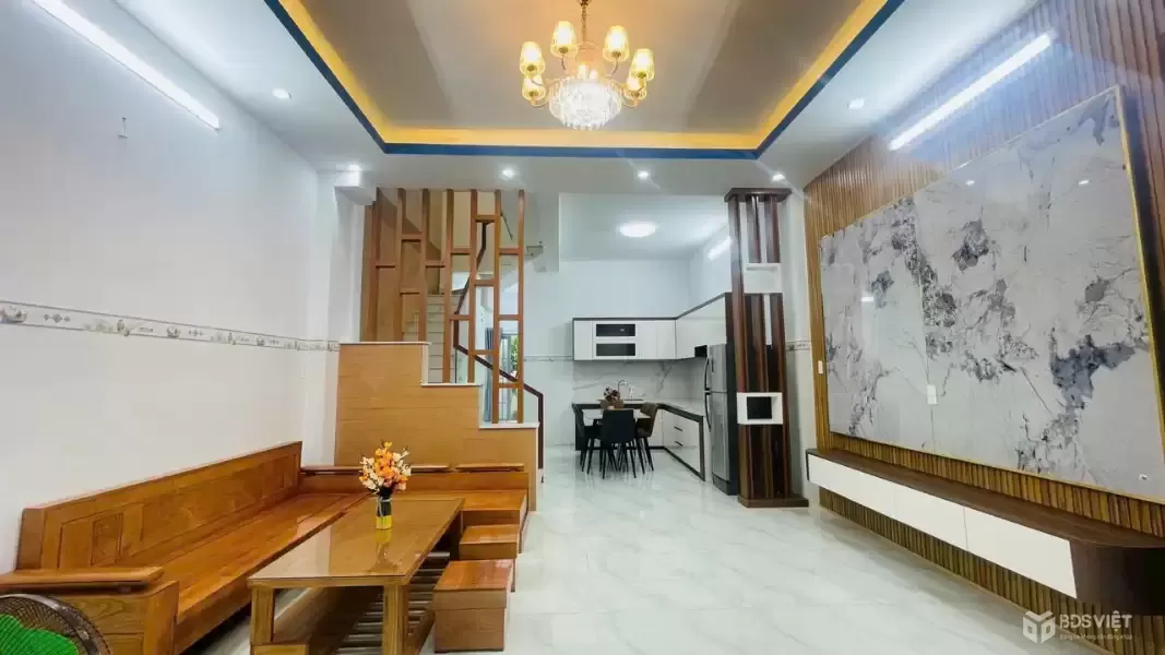 Bán nhà hẻm beton thị trấn Đức Hòa dt 130m2 , 1 lầu, 3pn , 3wc giá 2,35 tỷ