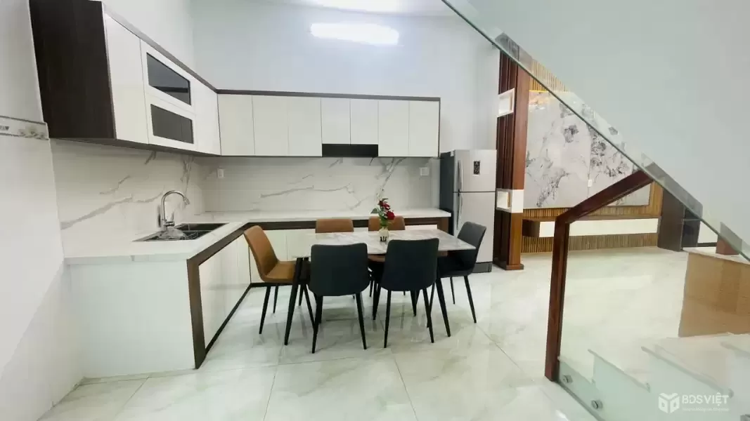 Bán nhà hẻm beton thị trấn Đức Hòa dt 130m2 , 1 lầu, 3pn , 3wc giá 2,35 tỷ