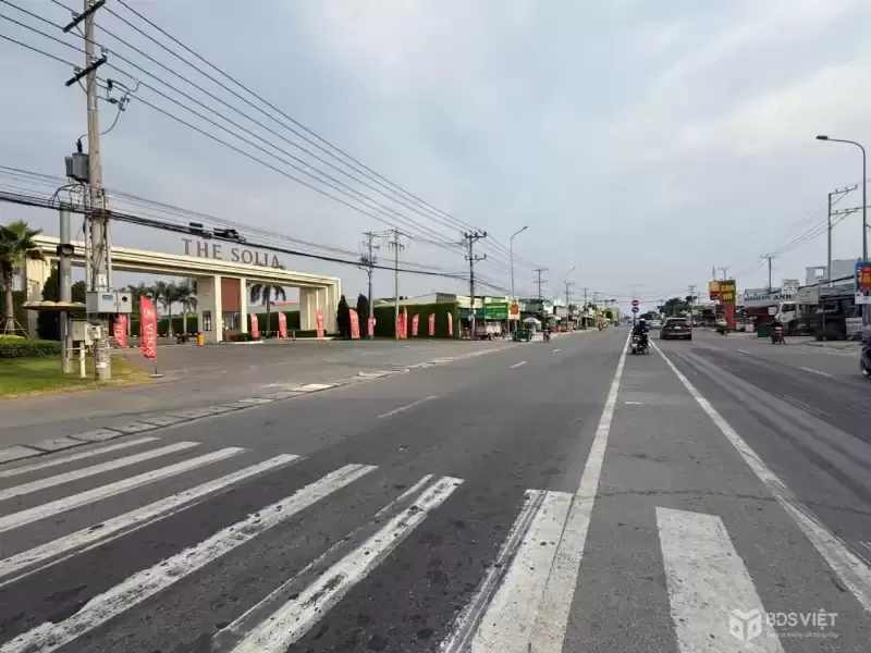 Bán đất thổ lúa mặt tiền ĐT 824 , ấp 8 , Lương Hòa, Bến Lức dt 320m2 ( 130m2 thổ) giá 8,4 tỷ