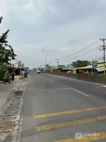 Bán đất thổ lúa mặt tiền ĐT 824 , ấp 8 , Lương Hòa, Bến Lức dt 320m2 ( 130m2 thổ) giá 8,4 tỷ