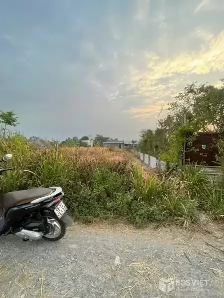 Bán đất thổ cư hẻm xe hơi đường đá xanh xã Tân Thạnh Đông dt 174m2 giá 2,3 tỷ