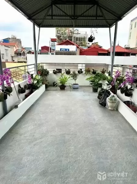 phố ngọc hà DT 48m x 5 tầng 18 tỷ.ô tô đỗ cửa,dân xây mới,ngõ thông