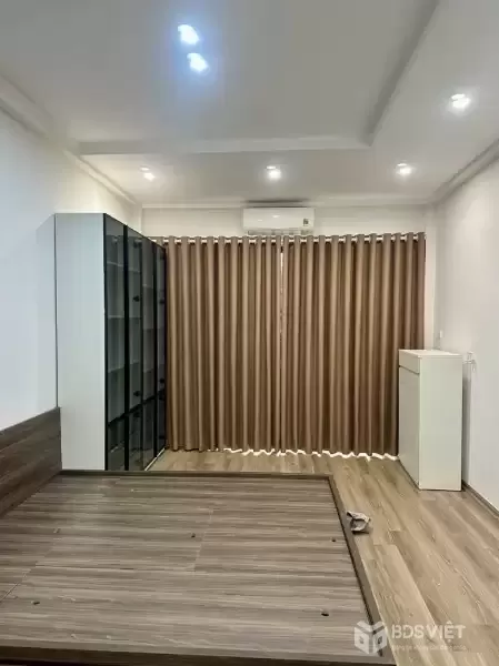 phố ngọc hà DT 48m x 5 tầng 18 tỷ.ô tô đỗ cửa,dân xây mới,ngõ thông