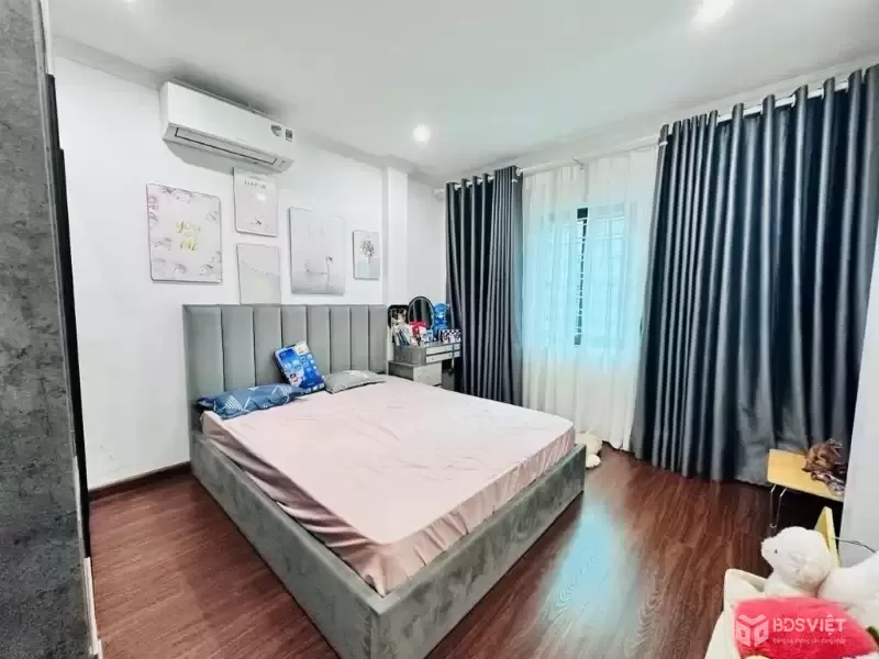 lạc long quân 42m x5 tầng 15,8 tỷ-ô tô đỗ cửa,ngõ thông kinh doanh,nội thất đẹp,gần hồ