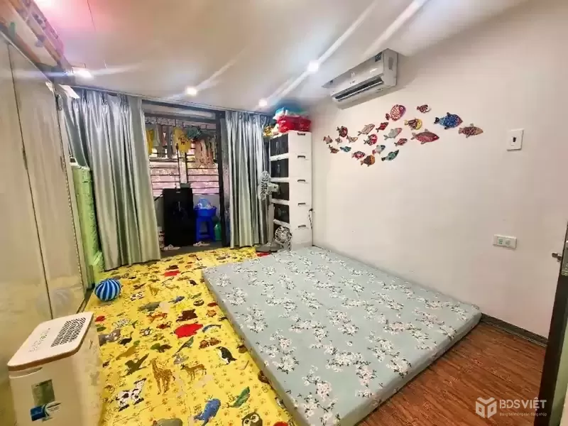 căn hộ tập thể nghĩa tân tầng 2-DT 50m giá 4,25 tỷ-ô tô đỗ chân tòa