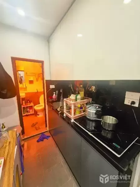 căn hộ tập thể nghĩa tân tầng 2-DT 50m giá 4,25 tỷ-ô tô đỗ chân tòa