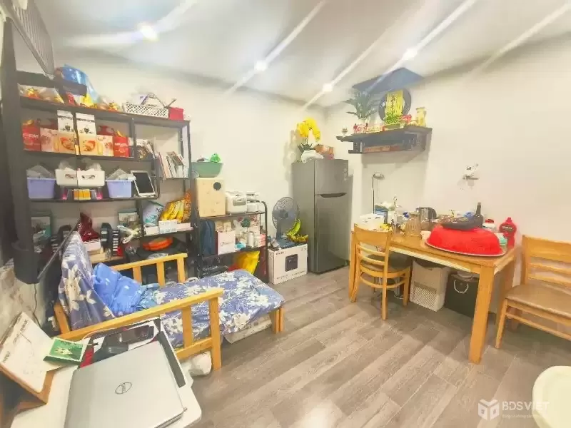 căn hộ tập thể nghĩa tân tầng 2-DT 50m giá 4,25 tỷ-ô tô đỗ chân tòa