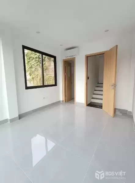 bán nhà mặt đường bưởi ba đình 25m x6 tầng 12,3 tỷ lô góc,vỉa hè