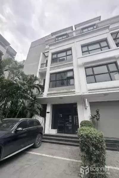 BIỆT THỰ LIỀN KỀ VINHOMES GARDENIA – HÀM NGHI
113M2, 5 TẦNG, KINH DOANH -VỈA HÈ RỘNG