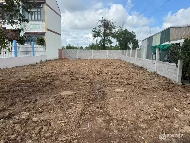 Bán đất thổ cư mặt tiền tỉnh lộ 832, An Nhựt Tân , Tân Trụ dt 300m2 giá 3,5 tỷ