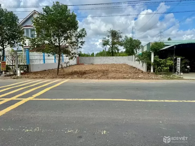 Bán đất thổ cư mặt tiền tỉnh lộ 832, An Nhựt Tân , Tân Trụ dt 300m2 giá 3,5 tỷ