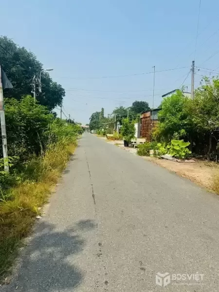 Bán đất vườn mt đường 490 xã Phạm Văn Cội dt 430m2 tặng 2 căn nhà cấp 4 giá 3,9 tỷ