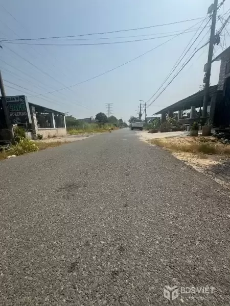 Bán đất vườn mt đường 490 xã Phạm Văn Cội dt 430m2 tặng 2 căn nhà cấp 4 giá 3,9 tỷ