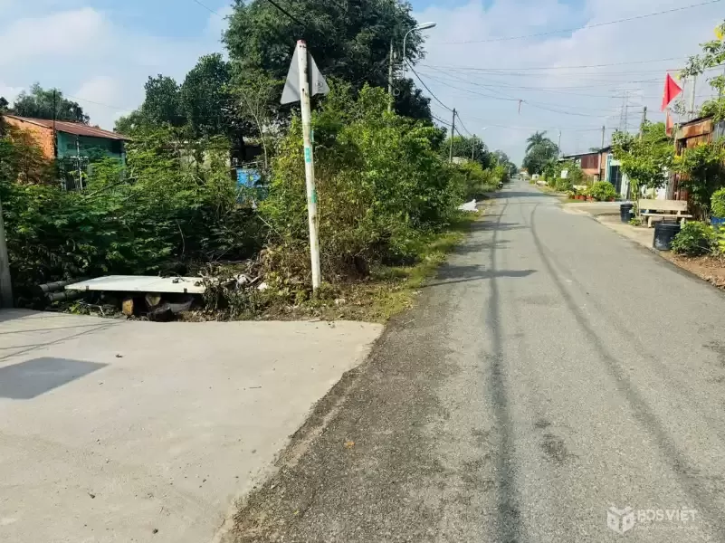 Bán đất vườn mt đường 490 xã Phạm Văn Cội dt 430m2 tặng 2 căn nhà cấp 4 giá 3,9 tỷ