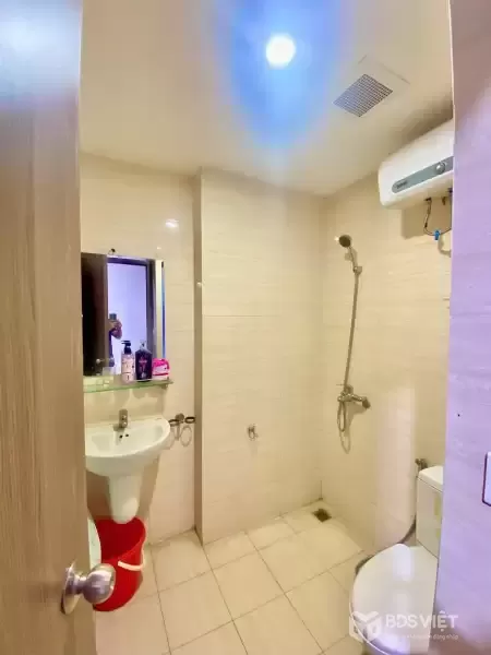 Bán gấp giá rẻ căn hộ khép kín Văn Hương 37m, tầng 2, mặt tiền 3m, 1.75 tỷ Đống Đa.