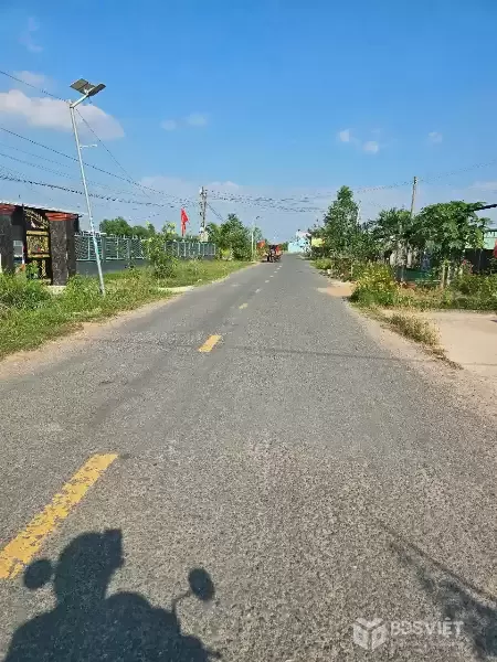 Bán đất mặt tiền đường nhựa xã Đức Hòa Thượng tdt 1700m2 ( 220m2 thổ ) giá 2,85 tỷ