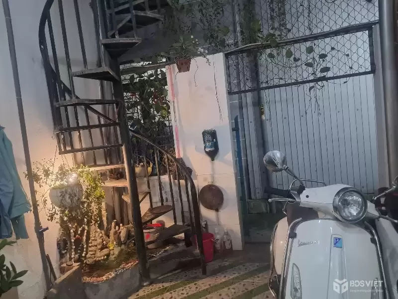 ♥ Kiệt gần Chợ Đống Đa , 40m2, gác đúc, 2PN, sân vườn tiểu cảnh mát mẻ 2.6x tỷ