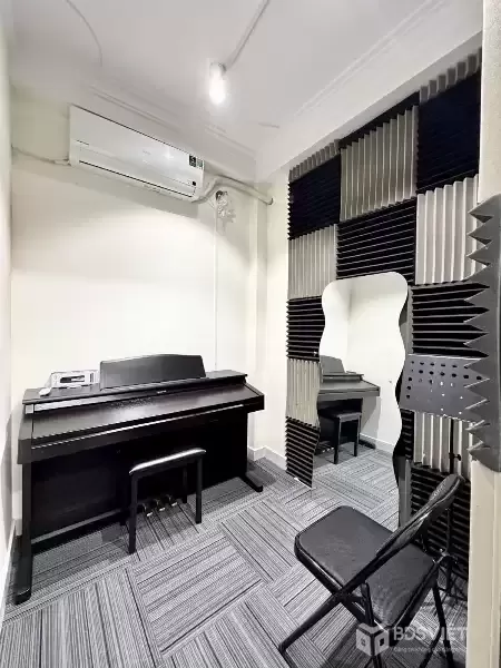 LÊ VĂN SỸ- P12 - 3.7x10.5- 5 TẦNG - 3PN - 2 MẶT HẺM XE HƠI - SÁT MẶT TIỀN - ĐANG KINH DOANH TỐT - VỊ TRÍ ĐẸP - HIẾM - 58