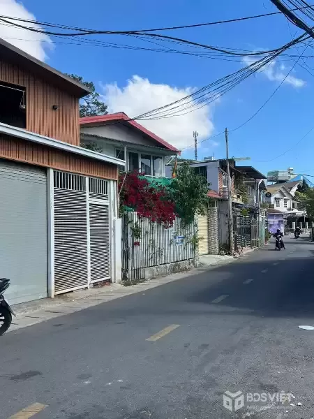 Bán nhà SRXD đường hoàng diệu phường 5 Đà Lạt ngang 6.4m giá 6.8 tỷ