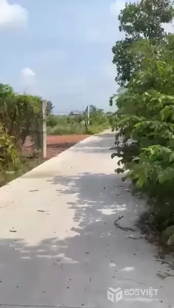 Bán đất 2 mặt tiền đường beton xã Lộc Giang , Đức Hòa tdt 820m2 ( 320m2 thổ) giá 1,7 tỷ