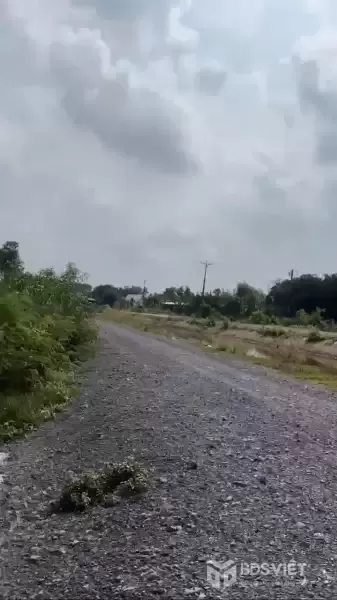 Bán đất 2 mặt tiền đường beton xã Lộc Giang , Đức Hòa tdt 820m2 ( 320m2 thổ) giá 1,7 tỷ