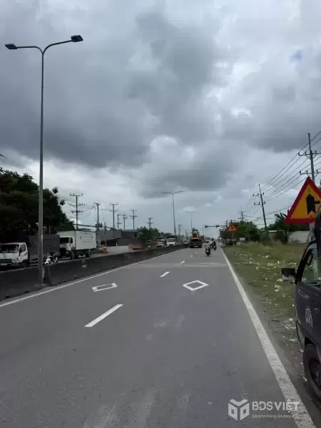 Bán nhà mặt tiền kinh doanh đường ĐT 824 , Lương Hòa , Bến Lức tdt 440m2 (24m2 thổ) giá 7,5 tỷ