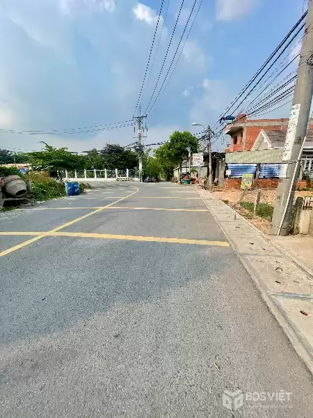 Bán đất mặt tiền Huỳnh thị Ợt, Phước Vĩnh An dt 702m2 ( 300m2 thổ ) giá 8,5 tỷ