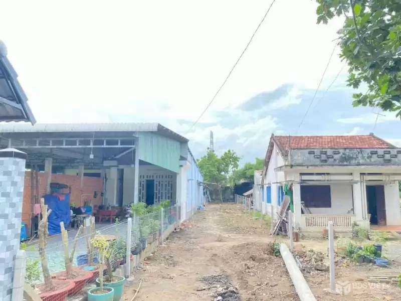 Bán đất mặt tiền Nguyễn Văn Khạ ,xã Phạm Văn Cội dt 270m2 (136m2 thổ cư) giá 3 tỷ