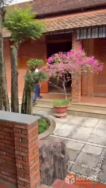 Bán nhà vườn xã Trung Lập Thượng có nhà gỗ mái ngói, hồ cá , thủy tạ.........tdt 3000m2 giá 9,5 tỷ