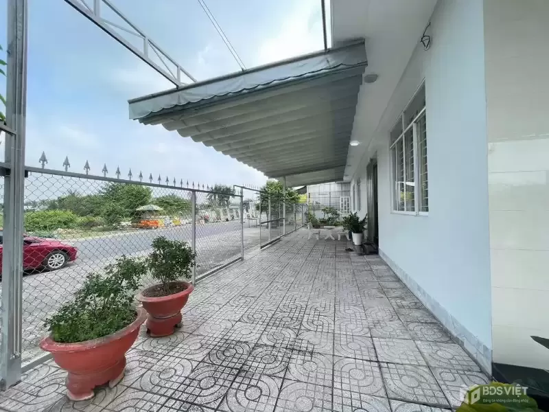 Bán nhà góc 2mt trong KDC Hưng Gia, thị trấn Bến Lức dt 237,5m2 1 lầu 3pn 2wc giá chốt 9,8 tỷ