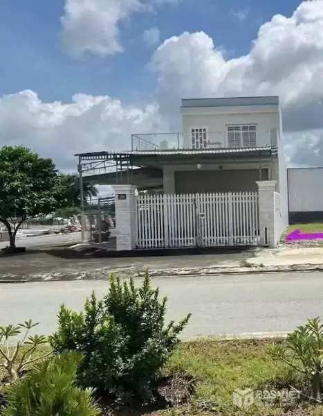 Bán nhà góc 2mt trong KDC Hưng Gia, thị trấn Bến Lức dt 237,5m2 1 lầu 3pn 2wc giá chốt 9,8 tỷ