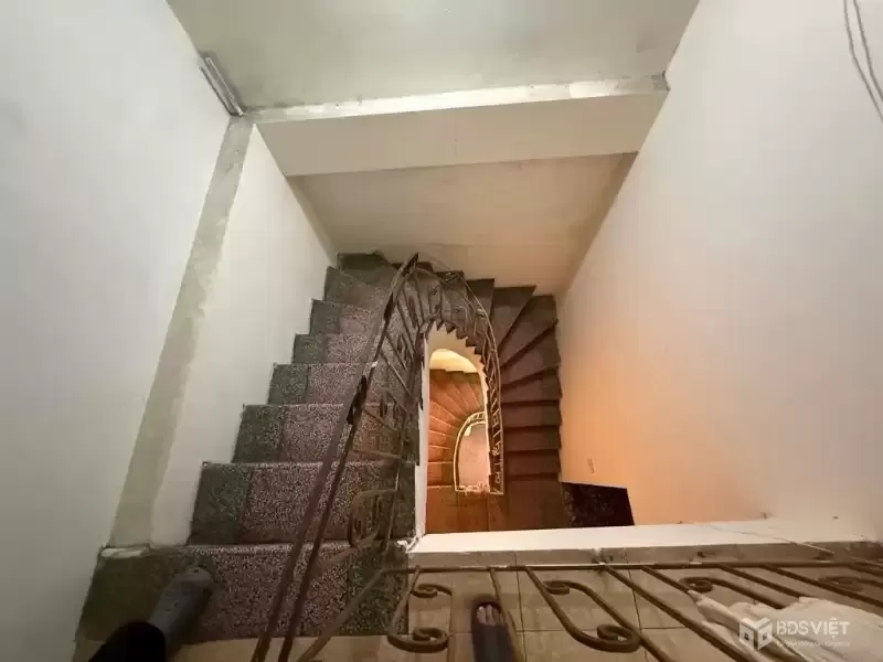 mặt phố hoàng sâm DT 36m x3 tầng nhà cũ giá 21,5 tỷ lô góc,kinh doanh đỉnh