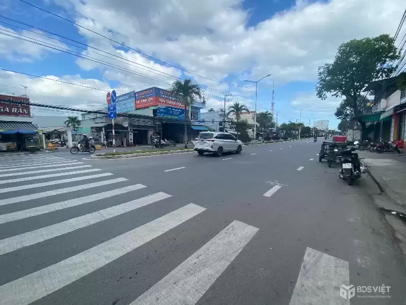 Bán đất mặt tiền Cầu Bè gần 23/10 Nha Trang, DT 118m2 ngang 5.3m, kinh doanh tốt, giá 5.9 tỷ