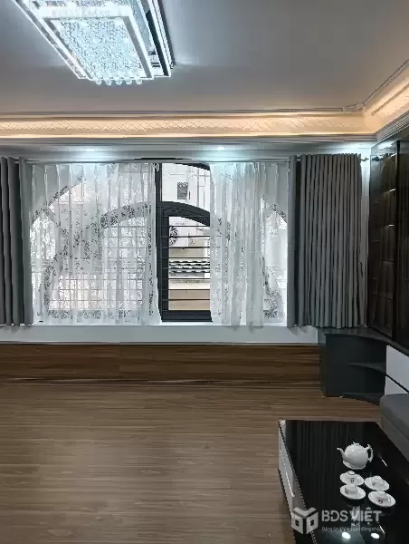 Bán Nhà Minh Khai 37/40m2. 6 tầng. mặt tiền 5.5m. giá 18.2 tỷ Hai Bà Trưng Hà Nội