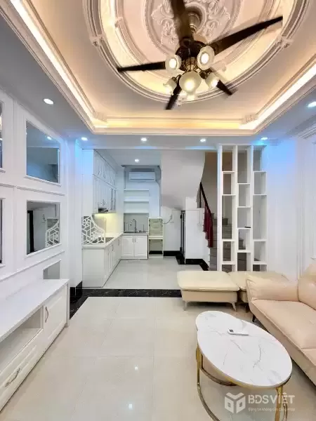 Bán Nhà Pháo Đài Láng 31m2. 5 tầng. mặt tiền 3.2m. giá 9.9 tỷ Đống Đa Hà Nội