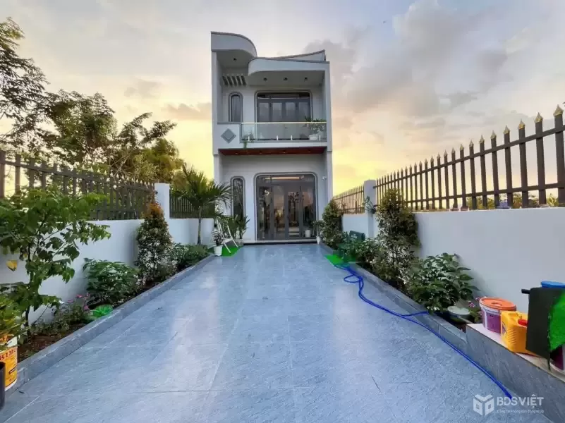 Bán nhà mặt tiền Rừng Dầu, Mỹ Hạnh Bắc dt 175m2 đã hoàn công , 1 lầu ,3pn 3wc giá 3,8 tỷ