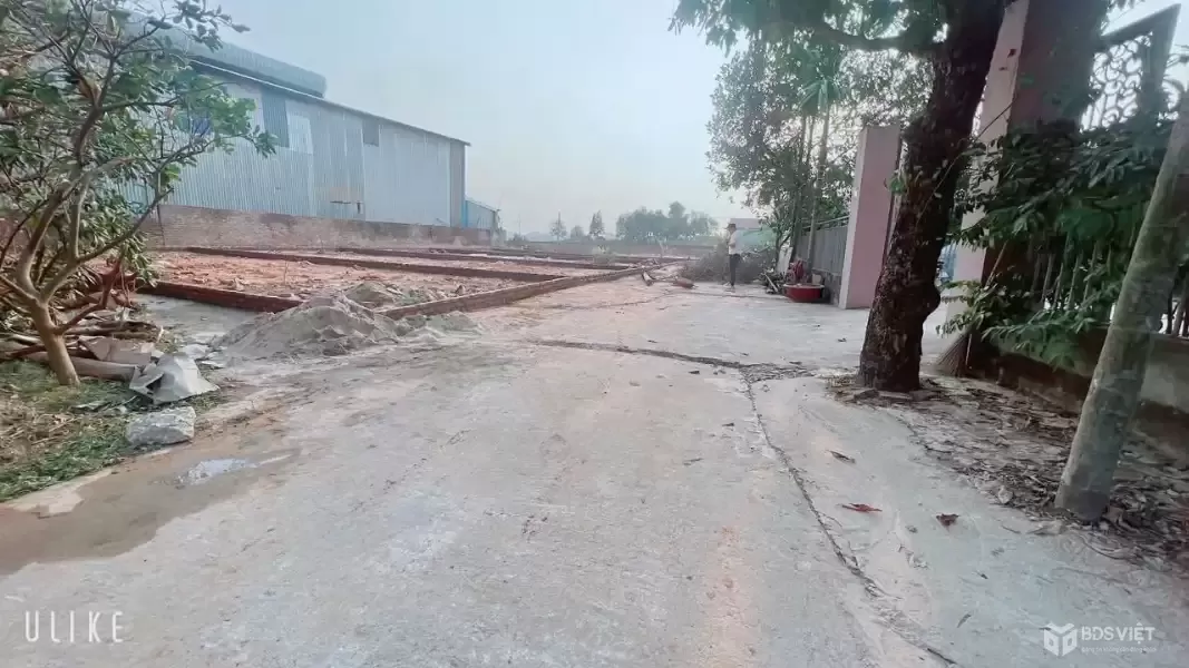 CẦN BÁN LÔ ĐẤT VỊ TRÍ CỰC TIÊM NĂNG , SÁT ĐƯỜNG TỈNH LỘ 418  ,DT - 87,8 M FUN THỔ CƯ  GIÁ NHỈNH 2 TỶ -  KHUÔN THỬA ĐẸP MIỄN BÀN , KHU DÂN CƯ ,THỊ TRẤN HUYỆN 4,5 KM