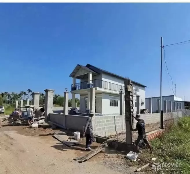 Bán nhà vườn tdt 1276,5m2 chưa thổ xã Bình Đức 1 lửng 2pn,2wc giá chốt 2,8 tỷ