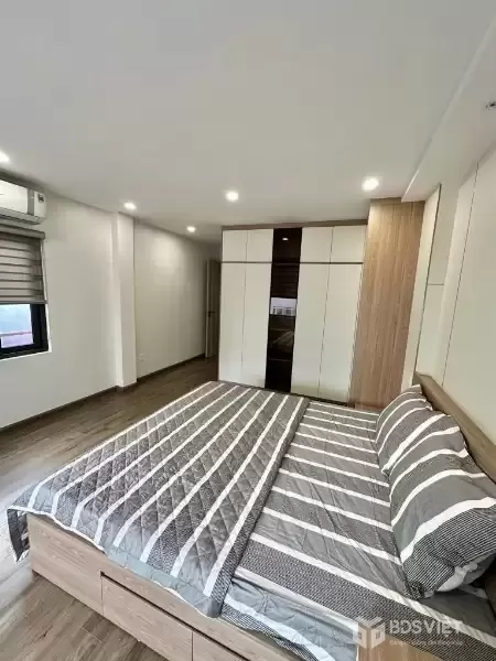 kim mã DT 40m x6 tầng thang máy,lô góc,10m ra mặt phố giá 16,5 tỷ