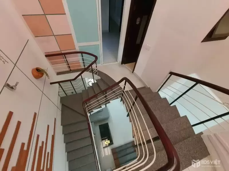 ♥ Sau lưng MT Hoàng Diệu, 89m2, 2 tầng mê lệch cứng đẹp thoáng, 6.x tỷ