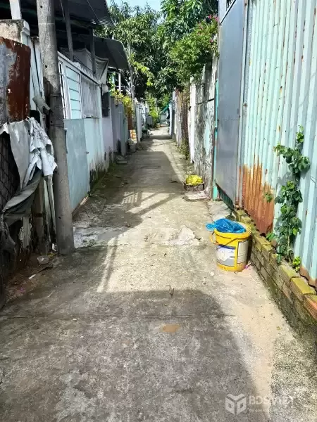 CẦN BÁN 148M2 ĐẤT THỔ CƯ VÀ NHÀ CẤP 4 HẺM XE BA GÁC