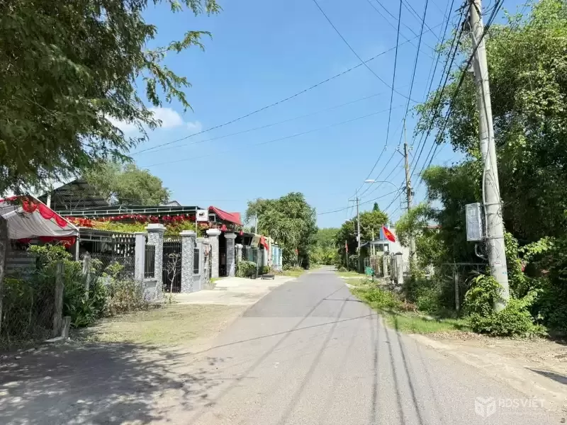 Bán nhà góc 2 mt đường Trương Thị Nguýt , Phú Hòa Đông tdt 261m2 m 3pn , 2wc giá 2,8 tỷ