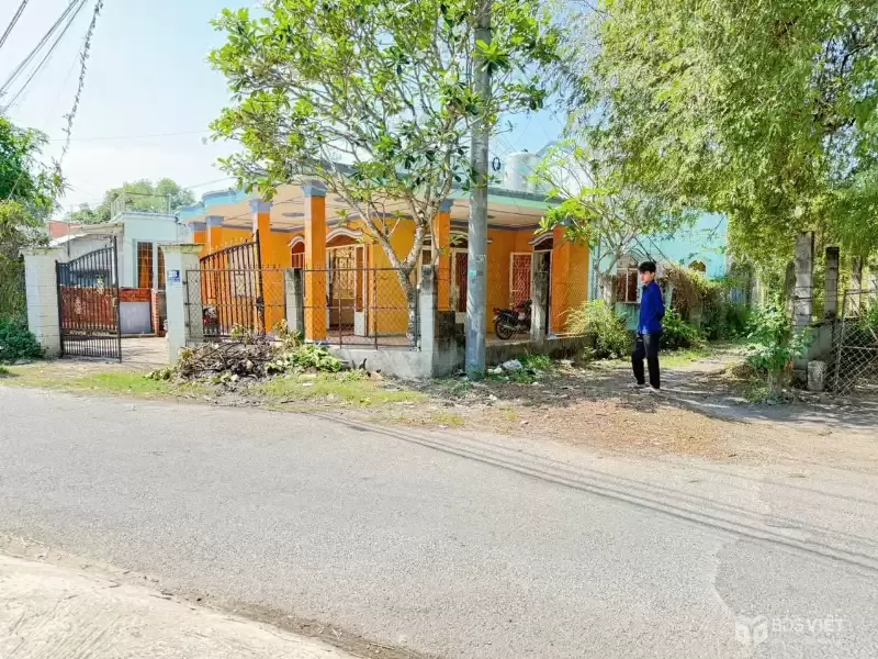 Bán nhà góc 2 mt đường Trương Thị Nguýt , Phú Hòa Đông tdt 261m2 m 3pn , 2wc giá 2,8 tỷ