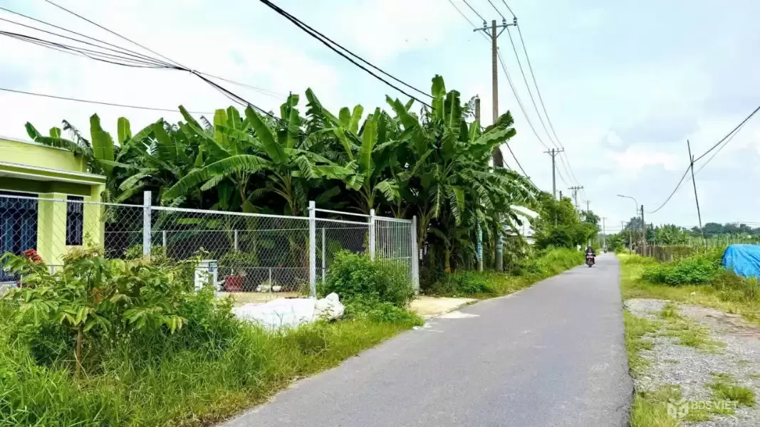 Bán đất mặt tiền Trần Quang Đạo , Tân Thông Hội dt 409m2 (200m2) giá 5,7 tỷ