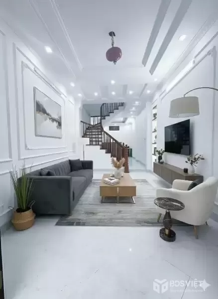 Bán Nhà Đê La Thành 36m2. 5 tầng. mặt tiền 3.4m. giá 10.9 Tỷ Đống Đa Hà Nội