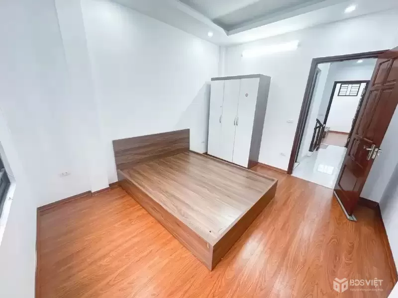 Bán Nhà Đê La Thành 36m2. 5 tầng. mặt tiền 3.4m. giá 10.9 Tỷ Đống Đa Hà Nội