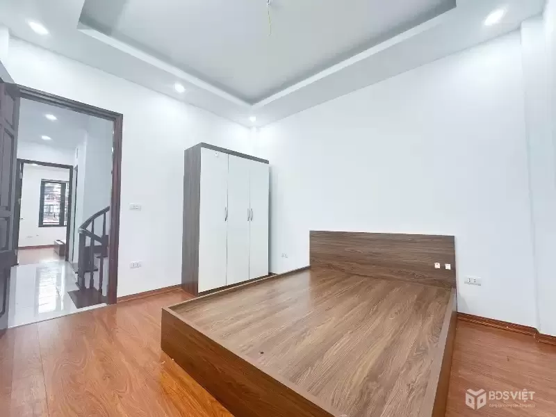 Bán Nhà Đê La Thành 36m2. 5 tầng. mặt tiền 3.4m. giá 10.9 Tỷ Đống Đa Hà Nội