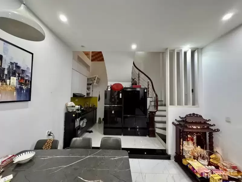 Bán Nhà Thổ Quan 50m2. 5 tầng. mặt tiền 3.8m. giá 17 tỷ Đống Đa Hà Nội