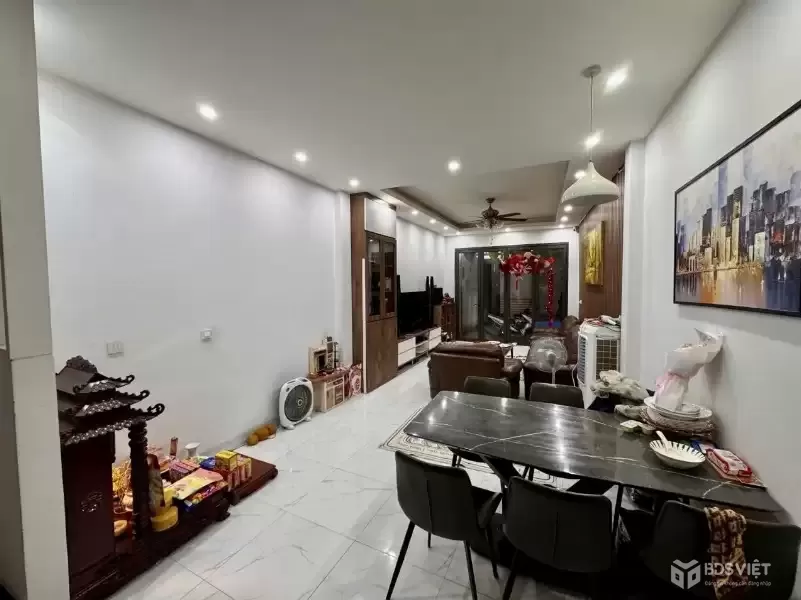 Bán Nhà Thổ Quan 50m2. 5 tầng. mặt tiền 3.8m. giá 17 tỷ Đống Đa Hà Nội