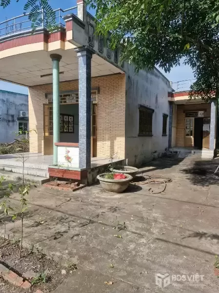 Bán nhà mt liên xã Long Định - Long Cang, xã Long Định,dt 300m2 full thổ 2pn 2wc giá 3 tỷ